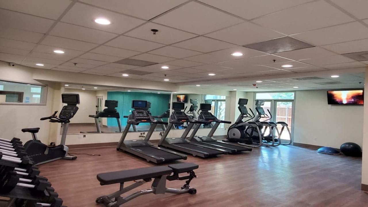Holiday Inn Express & Suites Arlington North - Stadium Area By Ihg Exterior foto